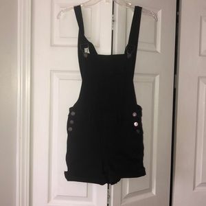 Black backless overall shorts